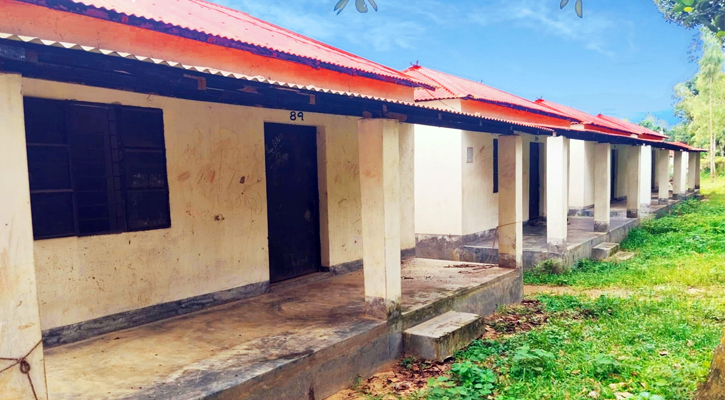 নালিতাবাড়ীর আশ্রয়ণ ঘরে বসতি নেই, প্রকৃত গৃহহীনরা বঞ্চিত