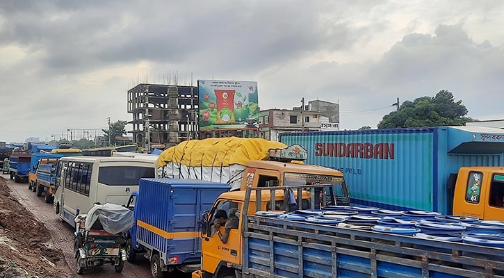 ঢাকা-সিলেট মহাসড়কে ১০ কিলোমিটার যানজট, ভোগান্তিতে যাত্রীরা