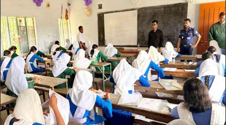 পিরোজপুরে নকলমুক্ত পরিবেশে এসএসসি পরীক্ষা শুরু