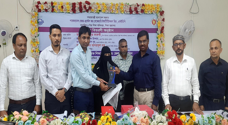 চান্দিনায় ৩৬ জন কৃতী শিক্ষার্থীর মাঝে পুরস্কার বিতরণ