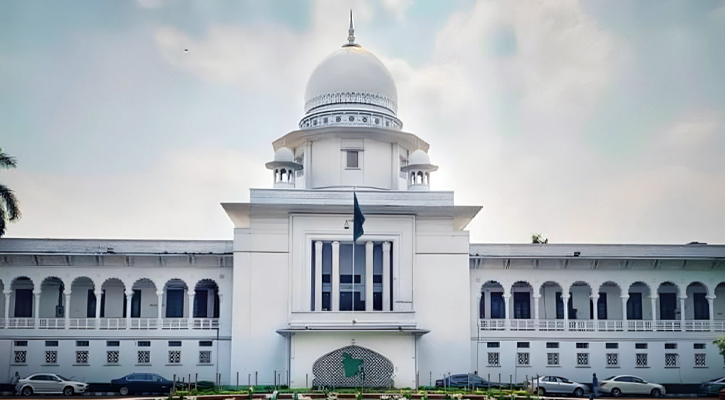 হাইকোর্ট বেঞ্চ স্থানান্তরের প্রস্তাব অবৈধ দাবি করে সুপ্রিম কোর্ট প্রাঙ্গণে বিক্ষোভ