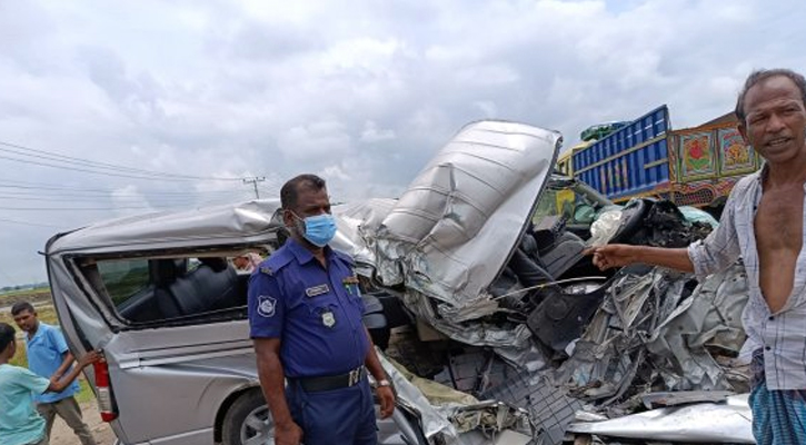 বড়াইগ্রামে ট্রাক-মাইক্রোবাস সংঘর্ষে ৫ নারীসহ নিহত ৬