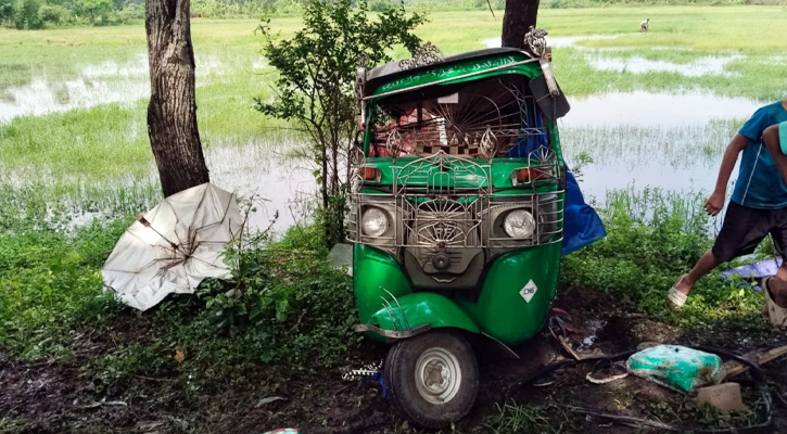 চট্টগ্রামে অটোরিকশা-মাইক্রোবাস সংঘর্ষে নিহত ২, আহত ২