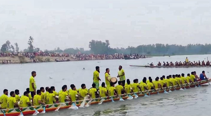 সিরাজগঞ্জে পানশী নৌকা বাইচে জারি ও সারি গানের মূর্ছনা