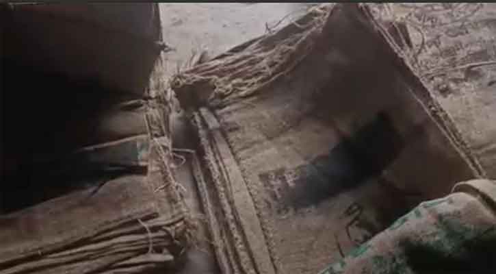 খাদ্য বিভাগে নতুন বস্তার নামে  পুরনো বস্তা কিনে  দুর্নীতির অভিযোগ