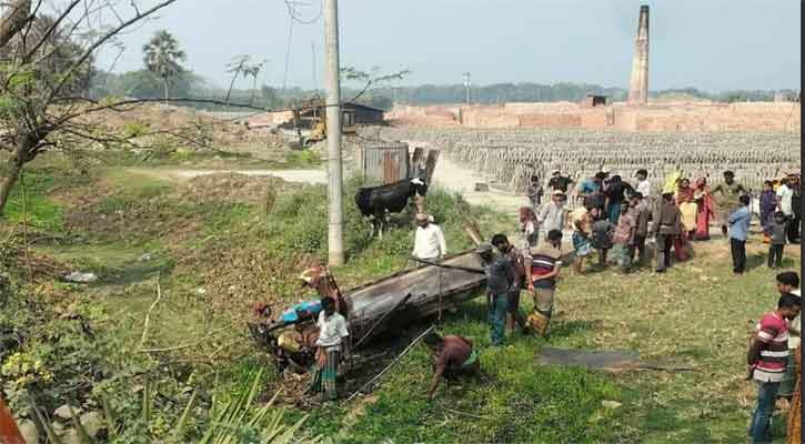 সাতক্ষীরায়  ইঞ্জিনভ্যান খাদে নিহত ২