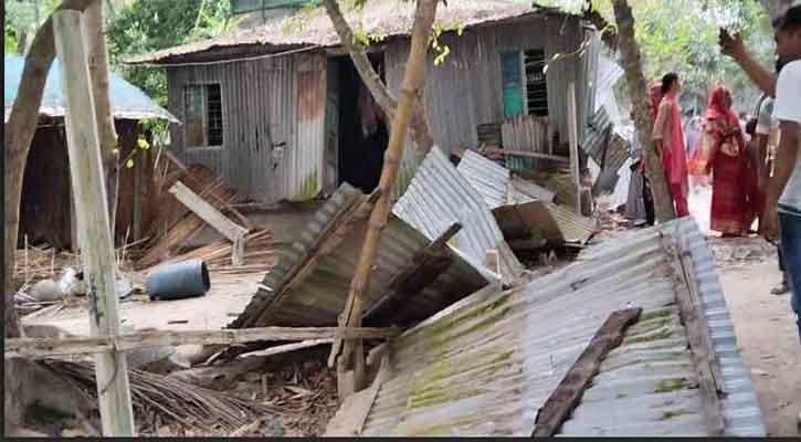 নগরকান্দায় দুই গ্রুপের তিন ঘন্টা ব্যপী সংঘর্ষ