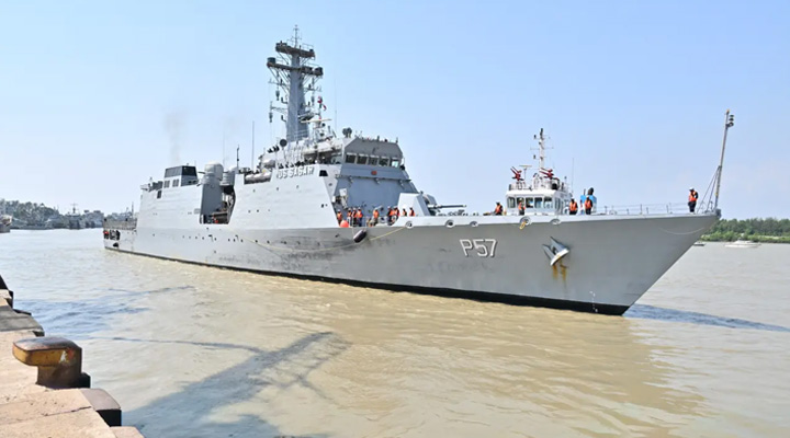চট্টগ্রাম বন্দরে ভারতের যুদ্ধজাহাজ