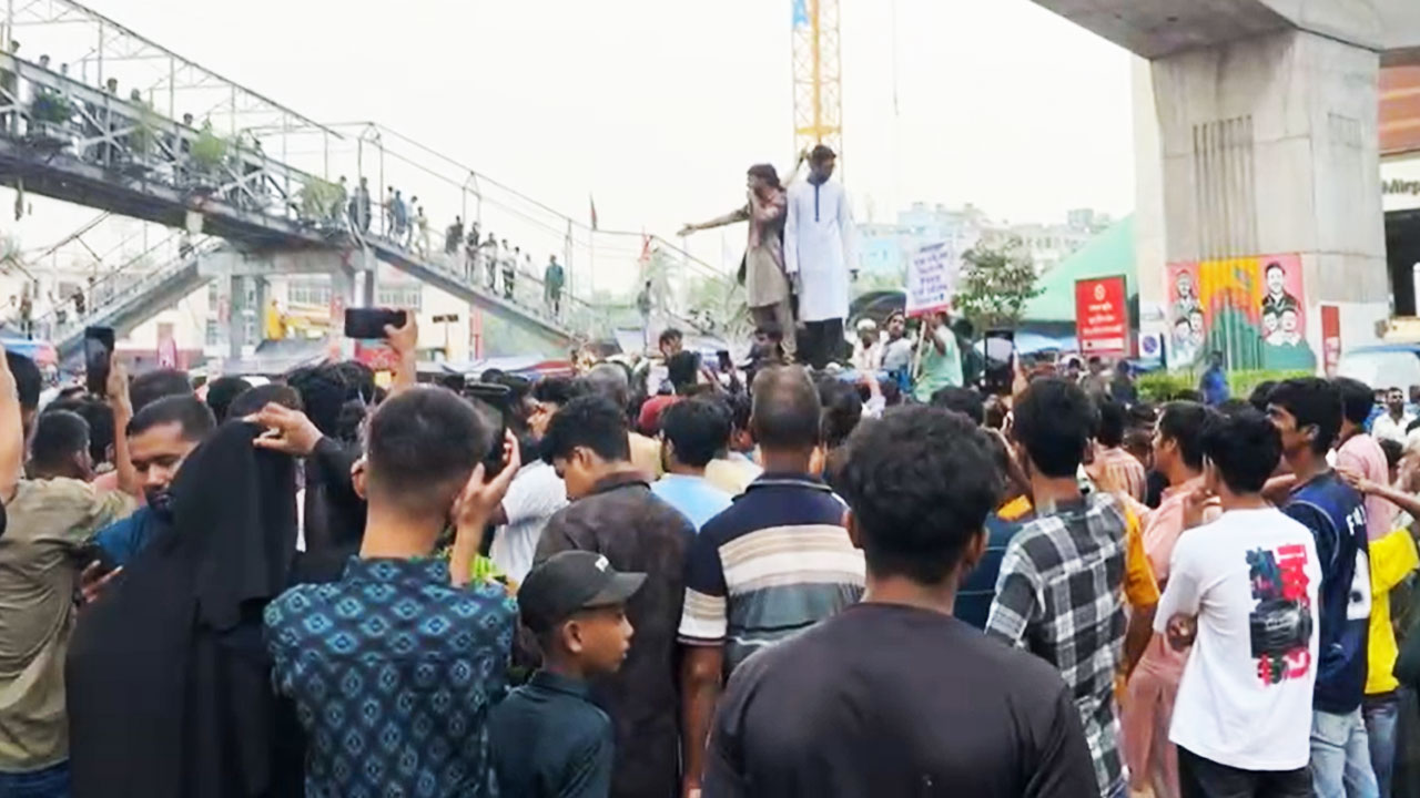 রামিসা হত্যার বিচার দাবিতে মিরপুর-১০ নম্বরে সড়ক অবরোধ