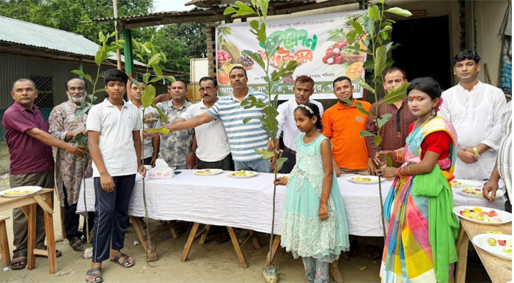 গাইবান্ধায় বৃক্ষরোপন, ও ফলজ চারা বিতরণ