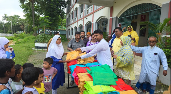 রূপগঞ্জে শিক্ষার্থীর মাঝে শিক্ষা উপকরণ বিতরণ