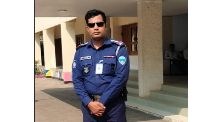 ঈদগাঁও ট্রাফিক সার্জেন্টের বিরুদ্ধে চাঁদাবাজির অভিযোগ, অতিষ্ঠ ব্যবসায়ী-চালকরা