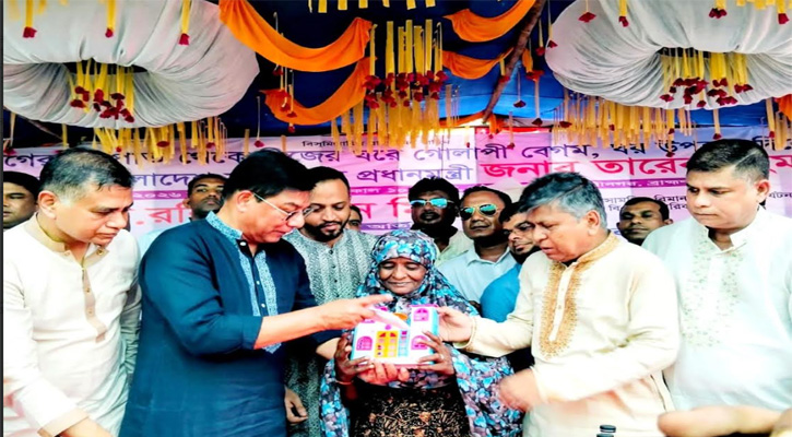 শাহবাগ ফুটপাতের গোলাপী বেগমকে প্রধানমন্ত্রীর বাড়ি উপহার
