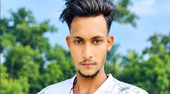 বাস থেকে নেমে নিখোঁজ ইমরান, এক মাস ধরে ছেলেকে খুঁজছে পরিবার