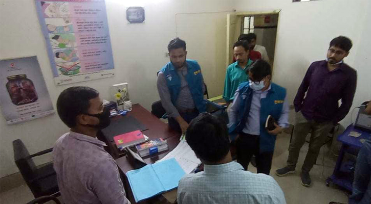 ছদ্মবেশে কমলনগর উপজেলা স্বাস্থ্য কমপ্লেক্সে দুদকের অভিযান