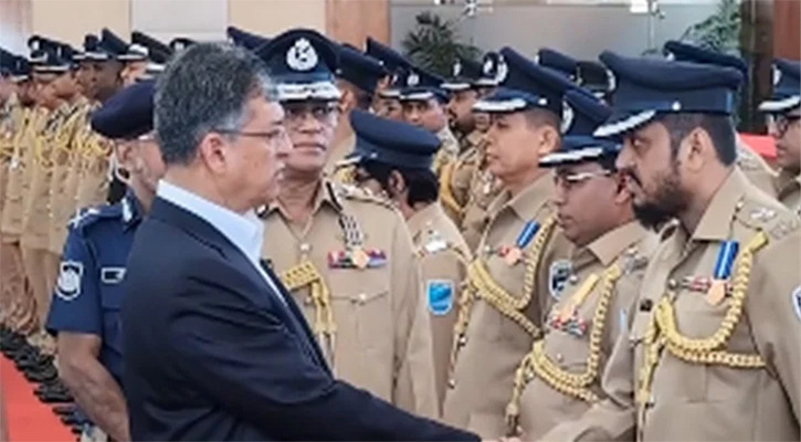 সাহস ও সেবায় অনন্য অবদানে ৯২ জন পেলেন পুলিশ পদক