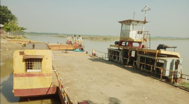 মধুমতীর তীরে থমকে গেছে ২৫ গ্রামের মানুষের জীবনযাত্রা