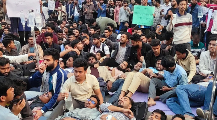 জুমার নামাজের পর গণঅনশনের ঘোষণা জবি শিক্ষক-শিক্ষার্থীদের