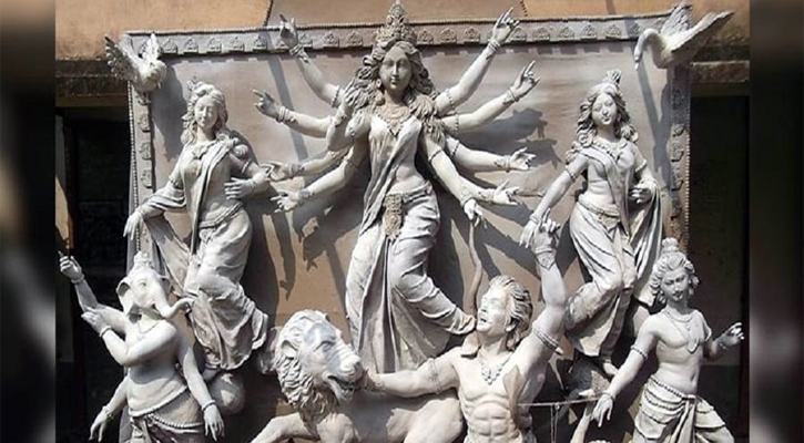 সিরাজগঞ্জে শারদীয় দুর্গোৎসব: রঙ-তুলির ছোঁয়ায় শিল্পীর ব্যস্ততা, নিরাপত্তায় কড়াকড়ি