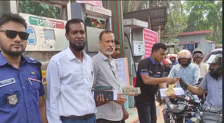 হেলমেট ছাড়া মিলছে না জ্বালানি, ২০০ টাকার সীমা নিয়ে ক্ষোভ