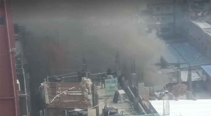 রাজধানীর হাতিরপুলে ভয়াবহ আগুন