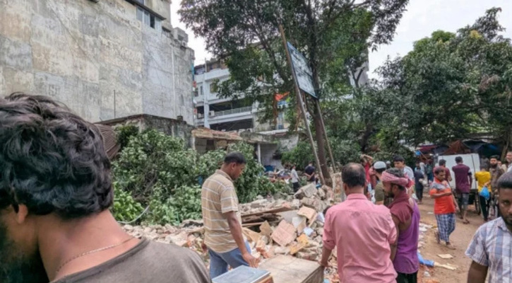 রাজধানীর মিরপুরে রাড্ডা ক্লিনিকে ভাঙচুর: গ্রেপ্তার ৪