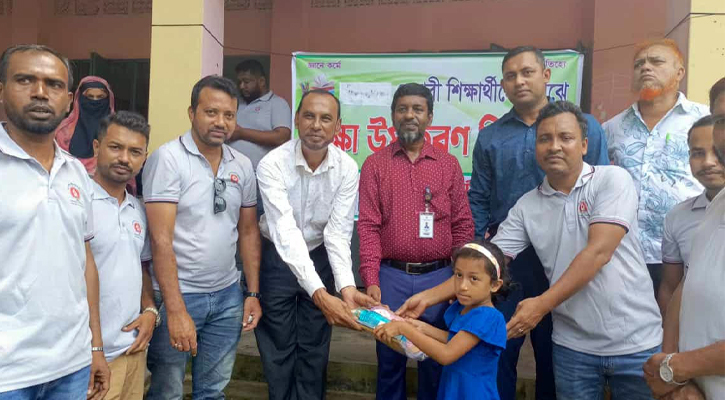 মুকসুদপুর রিপোর্টার্স ইউনিটির উদ্যোগে মেধাবী শিক্ষার্থীদের মাঝে শিক্ষা উপকরন বিতরন