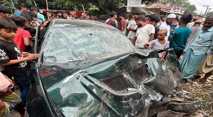 সিরাজগঞ্জে নিয়ন্ত্রণ হারিয়ে প্রাইভেটকার মুদি দোকানে, দোকানদার নিহত – আহত ৪