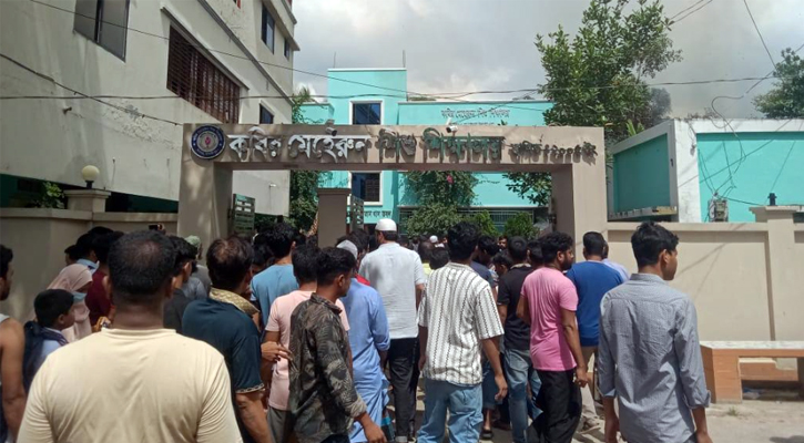 শিবচরে কবির মেহেরুন শিশু শিক্ষালয় সংলগ্ন পরিত্যক্ত ঘরে আগুন