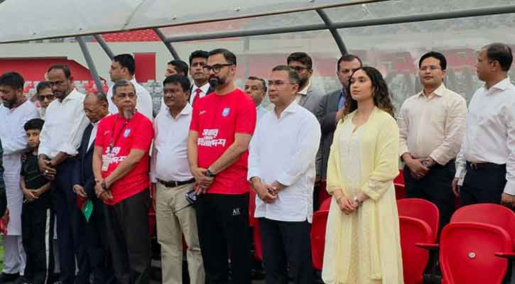 সাবেক ফুটবলারদের ম্যাচ দেখতে জাতীয় স্টেডিয়ামে প্রধানমন্ত্রী