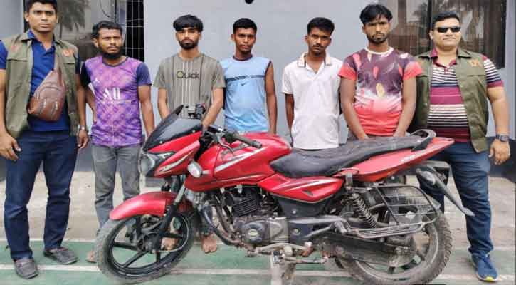 চাঁদপুরে গোয়েন্দা পুলিশের অভিযান