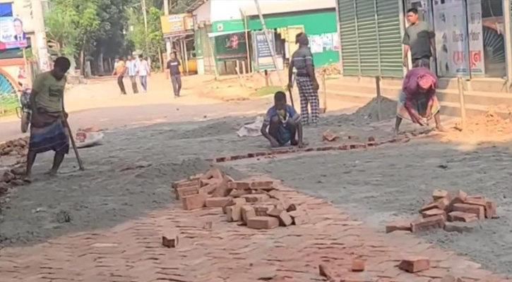 সংস্কার হচ্ছে কাওরাইদ-জৈনা বাজার আঞ্চলিক সড়ক