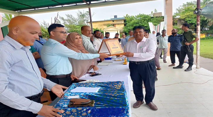 রামপালে কলেজ পর্যায়ে শ্রেষ্ঠ প্রতিষ্ঠান প্রধান হলেন অধ্যাক্ষ আ: হান্নান মোল্লা