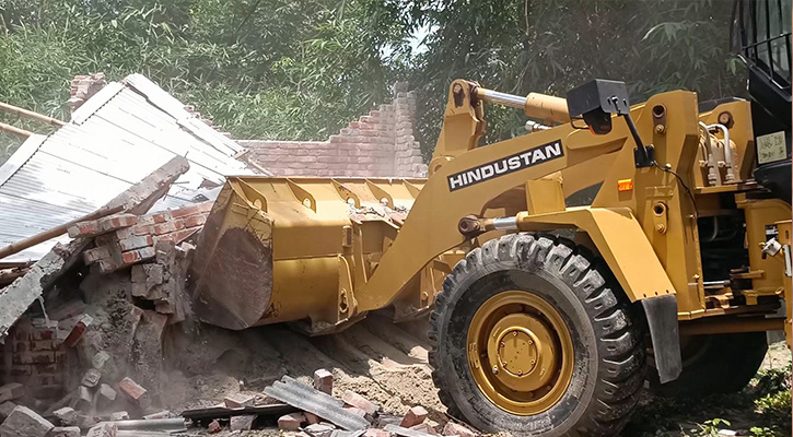 শৈলকুপায় মহাসড়কের জায়গা দখল করে গড়া স্থাপনা উচ্ছেদ