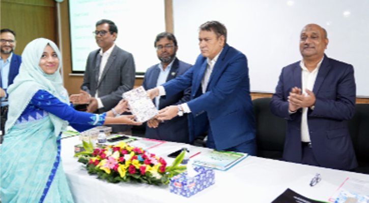 অগ্রণী ব্যাংকে ফাউন্ডেশন কোর্স সম্পন্ন, প্রশিক্ষণার্থীদের হাতে সনদপত্র