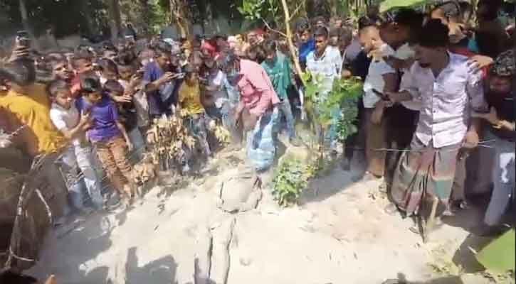 নিখোঁজের দু‍‍`দিন পর  চালকের লাশ উদ্ধার