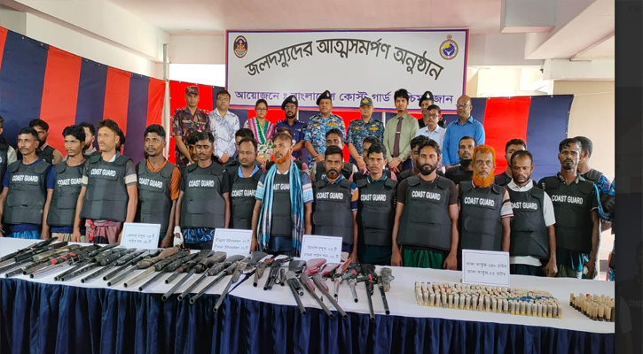 সুন্দরবনে  ২৭  দস্যুর আত্মসমর্পণ, বিপুল অস্ত্র জমা