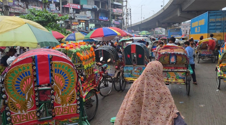 রূপগঞ্জের মহাসড়কে অবৈধ অটোর দৌরাত্ম্য: নিত্যদিনের যানজট, বাড়ছে দুর্ঘটনা