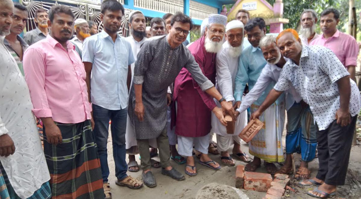 সিংড়ার বিলদহর গ্রামের কাঁচা রাস্তা সংস্কার কাজের উদ্বোধন