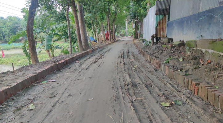 নগরকান্দায় কাওয়াখোলা স্কুল সড়কের কাজে অনিয়ম
