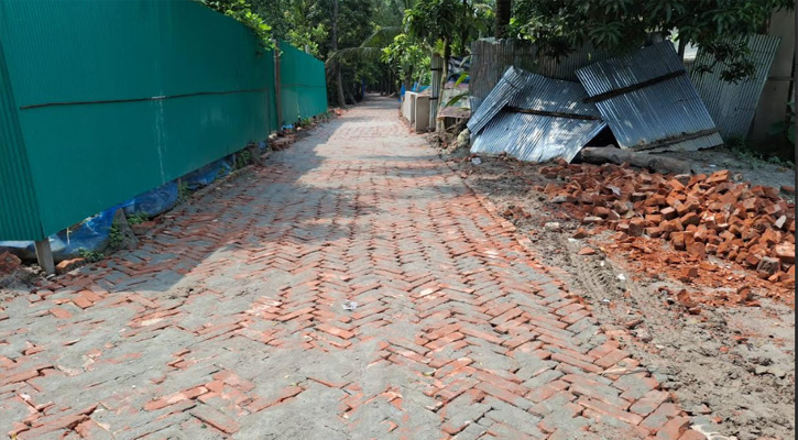 কুমিল্লায় গ্রামীণ সড়ক উন্নয়নের কাজে অনিয়ম: দেখার কেউ নেই!