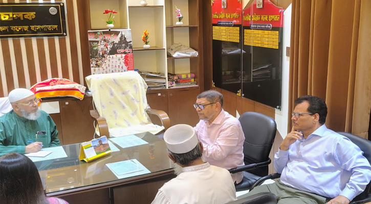 সাতক্ষীরার তালা উপজেলা স্বাস্থ্য কমপ্লেক্স হঠাৎ পরিদর্শনে স্বাস্থ্যমন্ত্রী