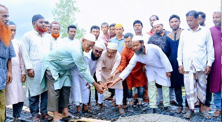 পলাশবাড়ী ছোট শিমুলতলা জামে মসজিদ   এর ছাদ ঢালাই  শুভ উদ্বোধন