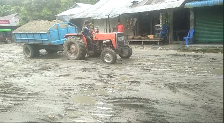 গৌরীপুর উপজেলার ৯ নং ভাংনামারি ইউনিয়নে রাস্তাটির বেহালদশা