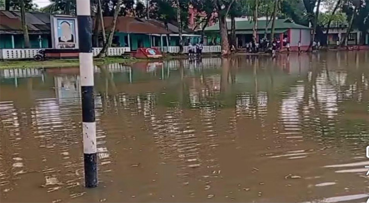 বৃষ্টি হলেই মাঠে থইথই পানি