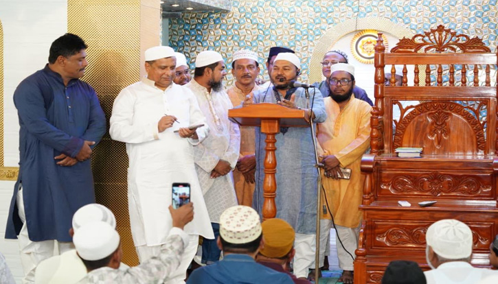 কাজলা বড় জামে মসজিদ নির্মাণাধীন  পরিদর্শনে রাসিক প্রশাসক
