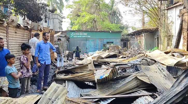 রূপগঞ্জে মার্কেটে ভয়াবহ আগুন, ব্যাপক ক্ষয়ক্ষতি