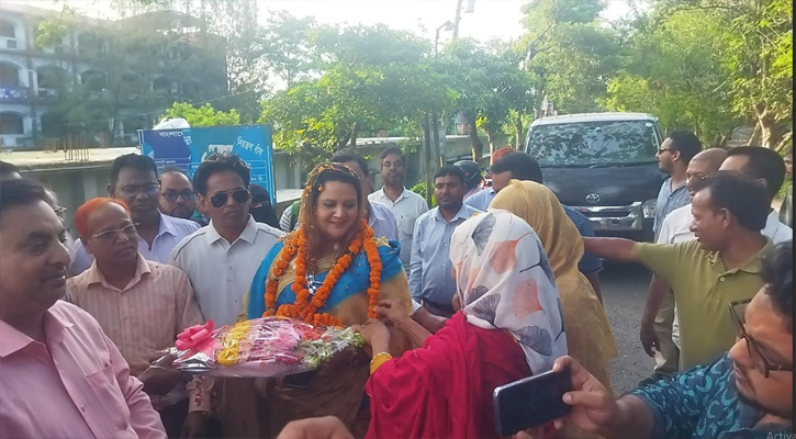 মাননীয় সংসদ সদস্য এডঃ আরিফা সুলতানা রুমাকে সংবর্ধনা
