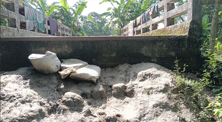 ভোলায় ব্রীজের সংযোগ সড়ক না থাকায় ভোগান্তিতে দুই গ্রামের মানুষ