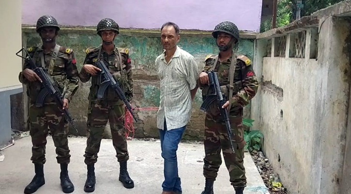 সাতক্ষীরায় মাদক ও অস্ত্রসহ সাবেক এমপির ছেলে রুমন আটক